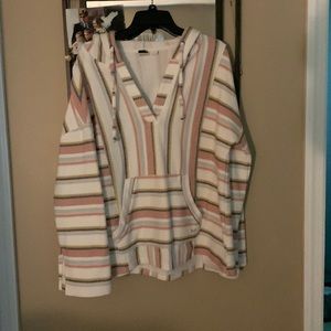 Pullover Roxi hoodie.